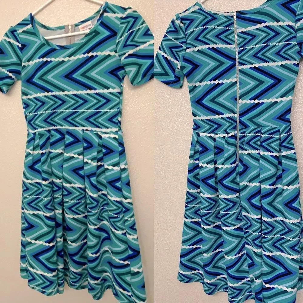 LuLaRoe Amelia Dress crew short sleeve fit and flair blue geometric modest XXS